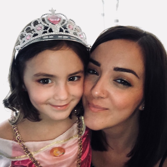 Meet your Posher, Alyssa - Picture 1 of 1